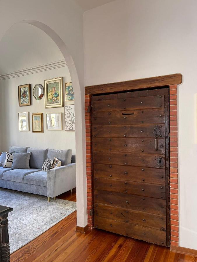 Large, Luxurious Family Apartment In Biella'S Historic Center Exterior photo