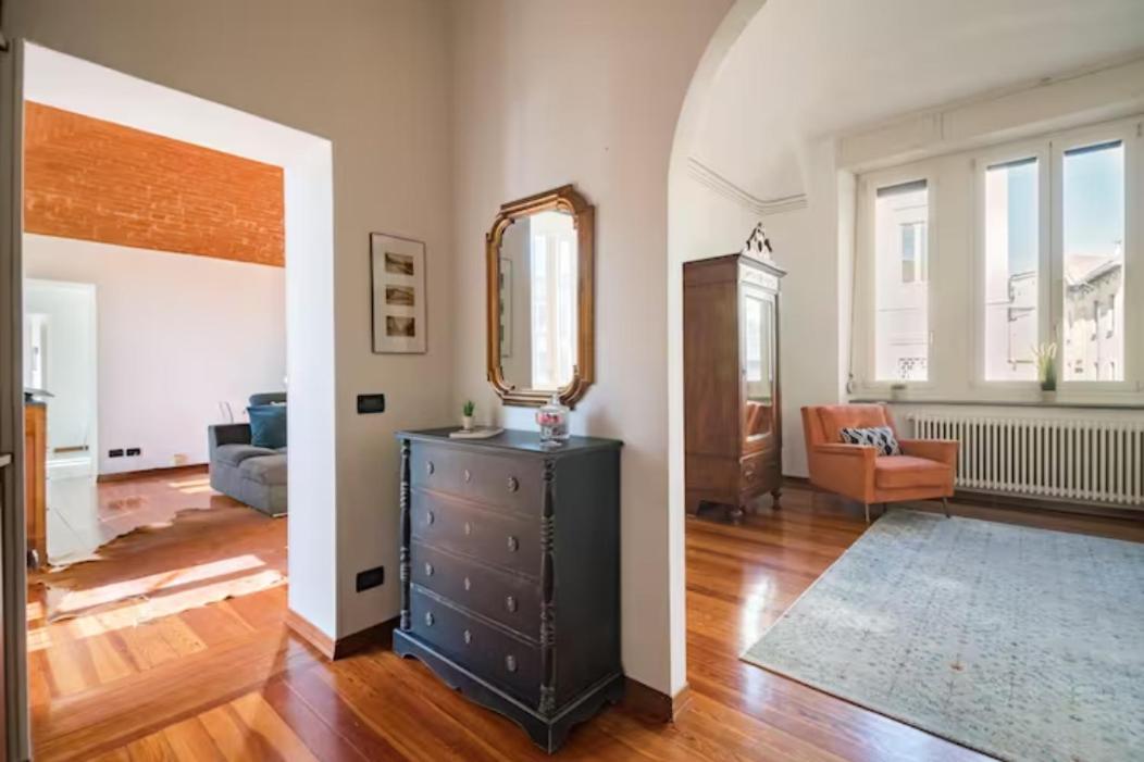 Large, Luxurious Family Apartment In Biella'S Historic Center Exterior photo