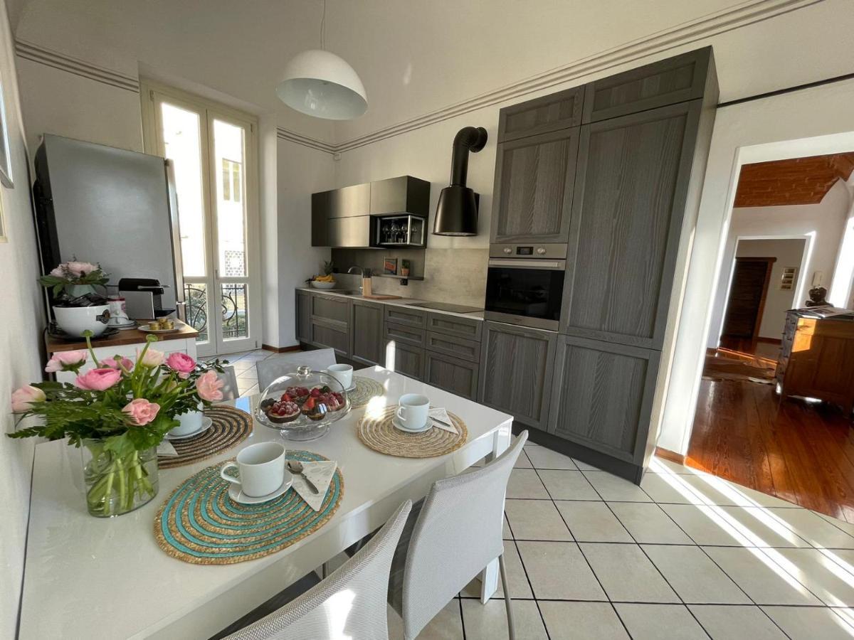 Large, Luxurious Family Apartment In Biella'S Historic Center Exterior photo