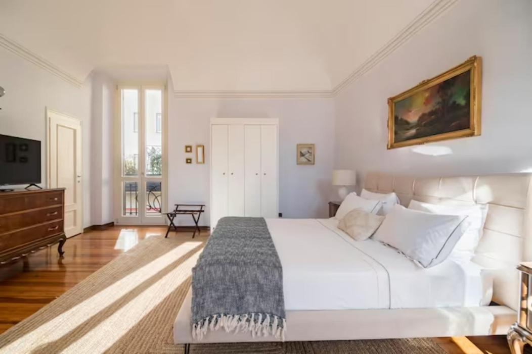 Large, Luxurious Family Apartment In Biella'S Historic Center Exterior photo